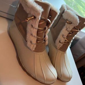 Snow boots